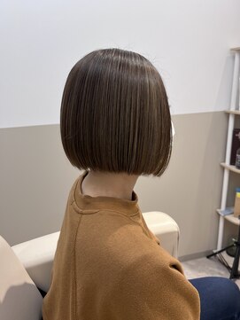 ソエル(Soell) 白髪ぼかしハイライト ショートボブ ダブルカラー 髪質改善 ボブ