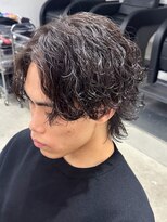 フィフス 名駅(fifth)&nbsp;センターパート×ウルフで作る、波巻きスパイラルパーマスタイル