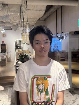 ウノプリールヴァモス(unopulir Vamos) 刈り上げツーブロなしスパイキーショート