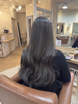 エイミーバイアフロート(amie  by afloat) 透明感を引き出す細めハイライト◎