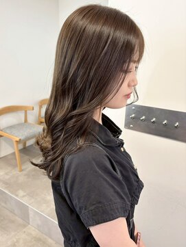 ミュラ(mulah) 赤み消しカラーオリーブベージュ＊ゆる巻きロング透明感カラー