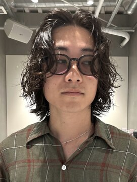 テクネ 天神大名(techne) 天神大名シャドウパーマスパイラルパーマセンターパートウルフ