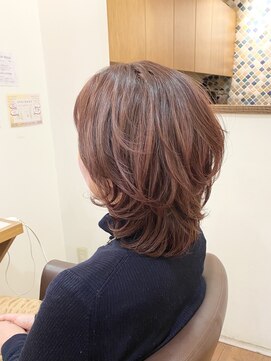 フリージア(freesia) 30代40代50代/ミディアムレイヤー/赤味系カラー