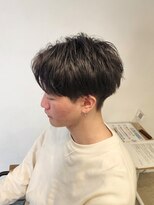 ニアウ 伊勢崎連取店(Niau)&nbsp;刈り上げショートセンターパートニュアンスパーマ