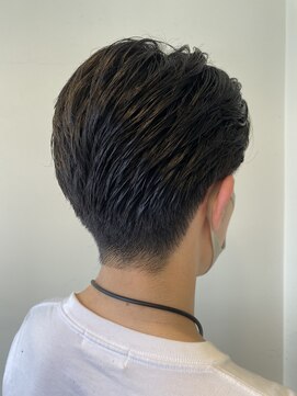 アズーア ヘアーアンドスパ(azure hair&spa) 刈り上げショートスタイル　黒髪