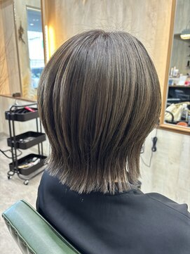フラミンゴ ヘアデザイン 切りっぱなし