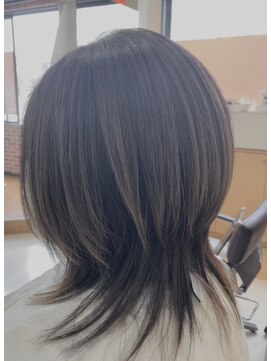 カットハウス はさみの部屋 ミディアム/くびれレイヤー/サイドパート/前下がり/流しバング