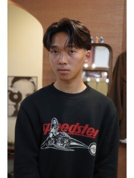 エディ(Edy) メンズセンターパート刈り上げ眉毛カット韓国ヘアブラウンカラー