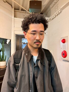 ビーバイエイトジェンツ(Bee by EIGHT GENTS) 刈り上げセンターパート/波巻きツイストスパイラル/心斎橋
