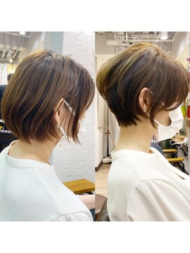 アヴァロン(AVALON) 愛され大人ショート・立体感アップ・アッシュベージュ【BISA】