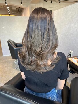 メリー オオサカ(Merly Osaka) 大人可愛いミディアムレイヤー×艶カラー_olive beige_