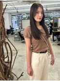 《SoSo》透明感のあるオリーブベージュ、レイヤースタイル