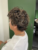 フー バイ セリナ(Fuu.by serina)&nbsp;おしゃれメンズ◎ スパイラルパーマ×ハイライト