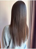しっとりツヤ感。触れたくなるような大人シックな上質ストレート