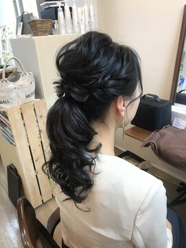ロカット サロン(Roquat Salon) 黒髪美人ローポニーヘアアレンジ【ヘアアレンジ　立川南/袴】