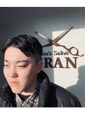 センター分けショートカット