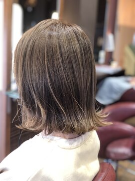 エムウィッシュ(M Wish) 外ハネグレージュボブ/切りっぱなし/くすみカラー/白髪ぼかし