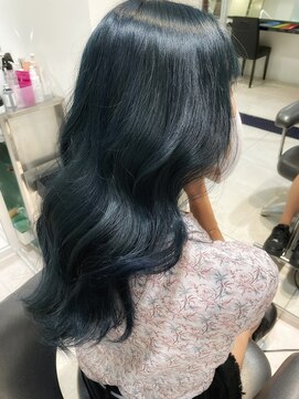 トリコ心斎橋(trico) “ダメージ0ブリーチ”韓国風ディープブルーカラー!!