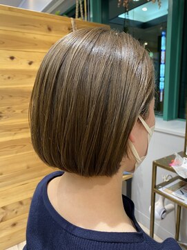 アトリエ タキ(atelier.taki) 大人のミニボブ/ミルクティーベージュ/垂水