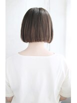 シュシュット(chouchoute)&nbsp;大人かわいいこなれ美髪ミディホワイトグレージュネビージュ/045