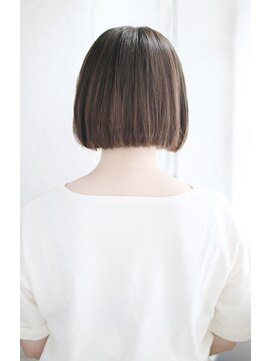 シュシュット(chouchoute) 大人かわいいこなれ美髪ミディホワイトグレージュネビージュ/045