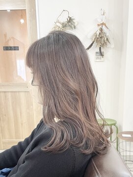 ホンネ(honne.) ベージュ×フェミニンロング