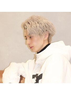 エデンバイトゥルークリエイション(EDEN by True Creation) ツーブロックアップバングツイスパシルバーホワイト無造作ウルフ