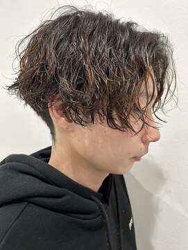 ヒュイル バイ ニアウ(Hwyl by Niau) メンズマッシュセンターパートシャドウパーマニュアンスパーマ