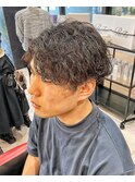 センターパート×波巻きパーマ