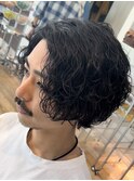 渋谷緩め波巻きスパイラルパーマメンズボブウルフカット