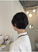 くせ毛をいかしたふんわりショートスタイル