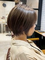 スペックホルダー(Spec Holder) 後ろ姿まで美しい。大人の丸みショートボブハイライトカラー