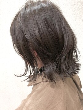 ジーナ バイ アルティナ(Dina by artina) 切りっぱなしひし形ボブ×グレーパール[Dina立川]