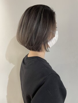 リバレッジ 白金(Leverage) コントラスト柔らかシルバーグレージュミディアムボブ