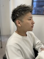 デネブ(Deneb)&nbsp;20代30代メンズ刈り上げフェードスタイルかき上げ短髪ワイルド