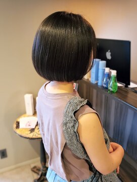 メゾン アヴァロ(Maison Avallo) 艶っとまとまるあご下ボブ