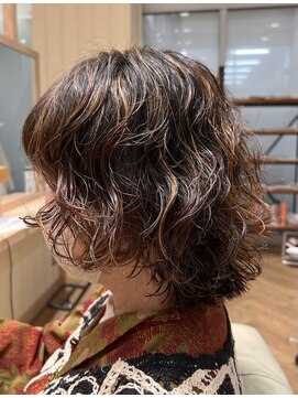 カシータヘアリゾート 熱田千年店(Casita Hair Resort) ふわふわパーマ×ハイライト×ウルフレイヤー