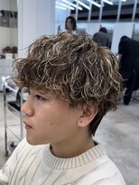 フィフス トウキョウ (fifth TOKYO) 渋谷波巻きパーマメンズカットハイライトマッシュスパイラル