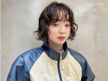 シアン(SYAN)の写真/【乾かしただけでニュアンスヘアが完成―】質感パーマで女性らしい柔らかい雰囲気に。