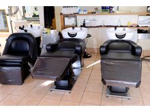 シャンプーチェアはフラットになります。