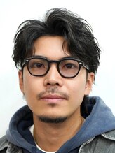 《抜け感ビジネスショート》フェザーパーマで叶えるビジネスシーンでも使えるジェントルシルエット