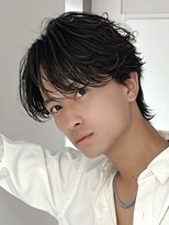 リヴ(LIV)&nbsp;フェザーショートフェザーパーマセンターパート毛流れニュアンス