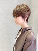 earthショートレイヤーボブミルクティー丸みショートボブ