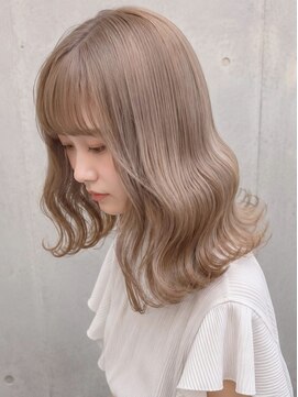 エヌア(ENURE) ロングレイヤー ベージュカラー ショートボブ 切りっぱなし