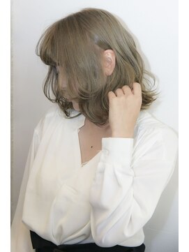 ジウ 上通り(JIU) 小顔大人可愛いダメージレスブリーチ×イルミナパールグレージュ