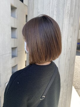 リバレッジ 広尾(Leverage) ベージュで柔らかミディアムボブ
