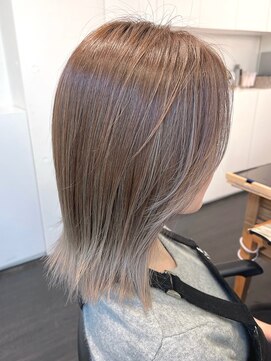 エムプラス 二子玉川(Mplus) 【ワンブリーチ】白髪ぼかしバレイヤージュ B Mplusミズイデ