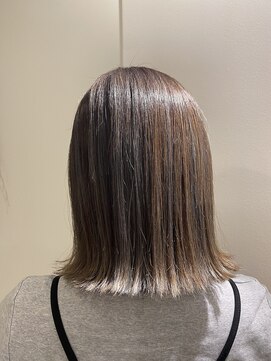 ジジバイモップス(jiji byMOPS) 白髪ぼかしハイライト