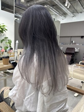 モリオフロムロンドン 大宮店(morio from London) グレー×ホワイトグラデーション × ウルフカット (村田)