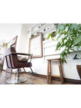 一人ひとりにしっかり向き合い、大人女性の悩みを解決♪大人女性の為の上質サロンで、理想の美髪に。